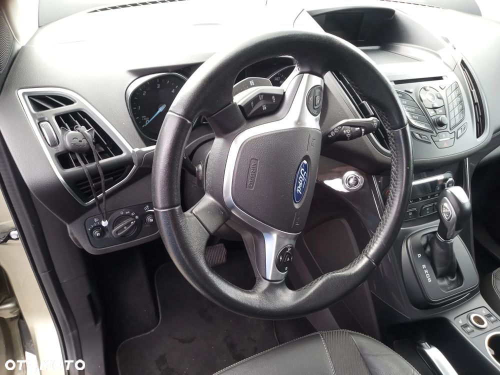 Ford Kuga 2.0 TDCi 4x4 Titanium - 22