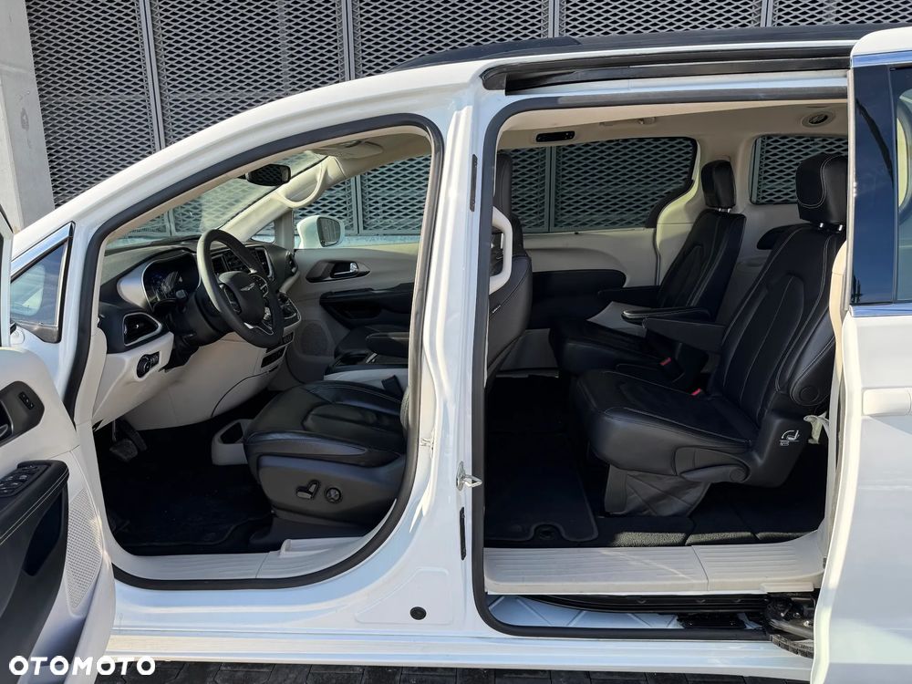 Chrysler Pacifica - 13