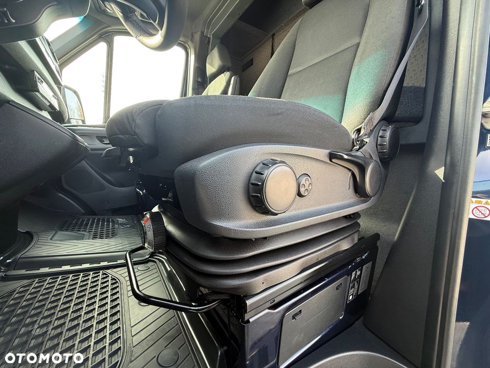 Mercedes-Benz Sprinter 319 - 15