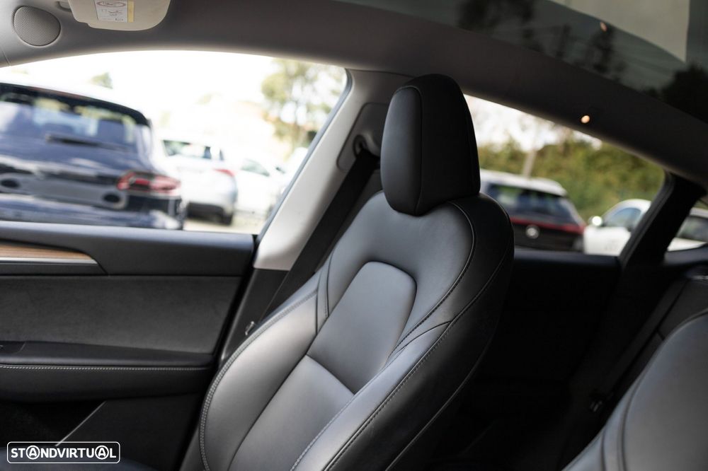 Tesla Model Y Standard RWD - 17