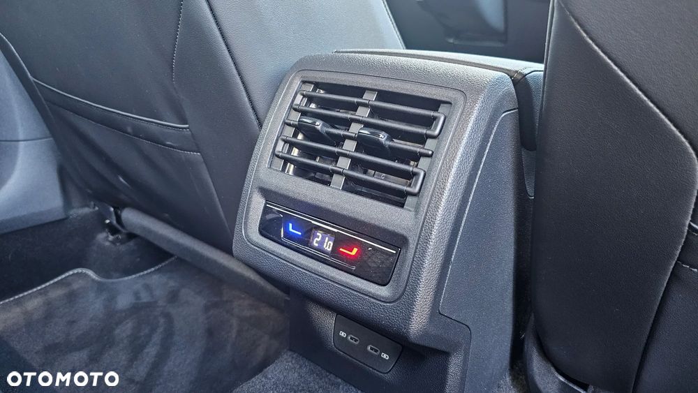 Volkswagen Golf 1.5 eTSI mHEV R-Line Plus DSG - 35