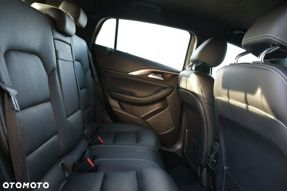 Infiniti Q30 1.6t DCT Premium Tech - 14