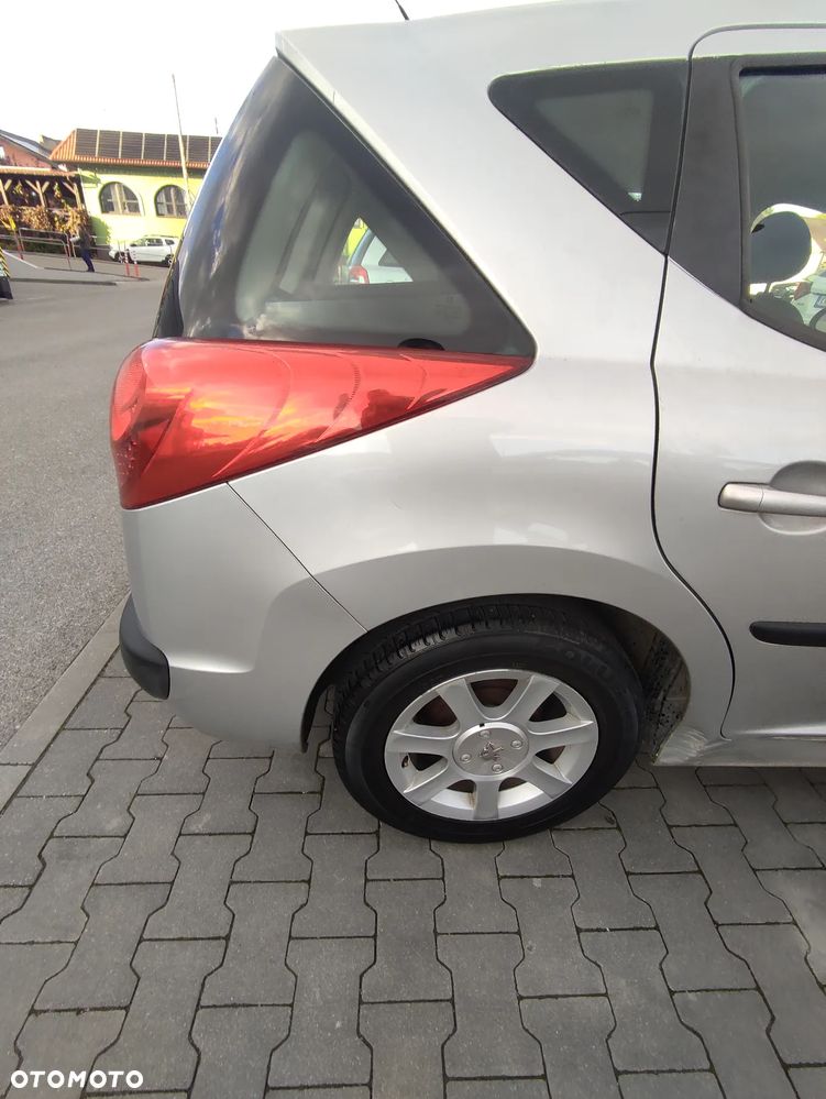 Peugeot 207 - 23
