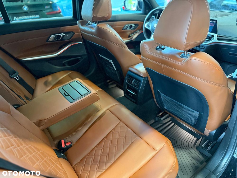 BMW Seria 3 M340i xDrive sport - 11