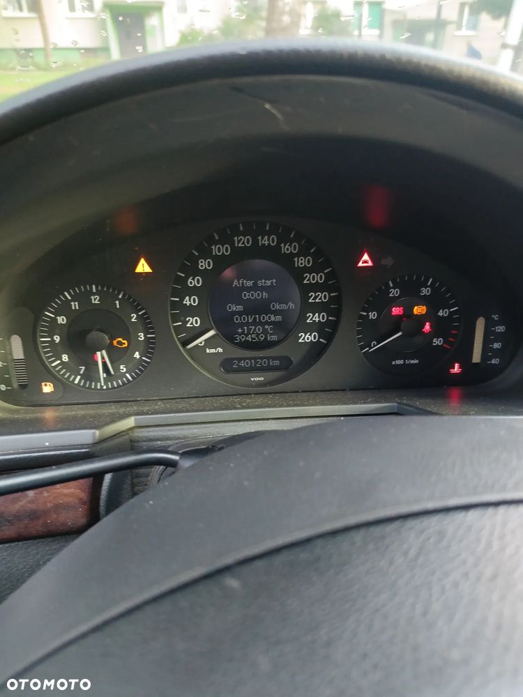 Mercedes-Benz Klasa E 200 CDI Classic - 1