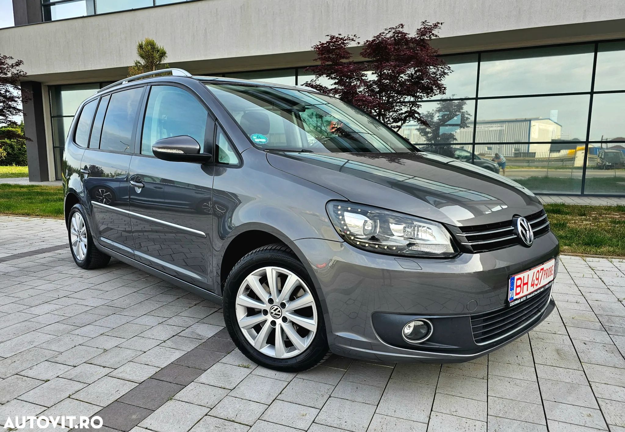 Volkswagen Touran 2.0 TDI DPF BlueMotion Technology DSG Highline - 1