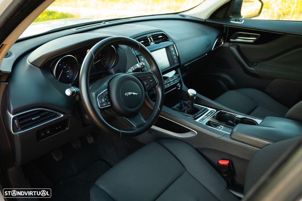 Jaguar F-Pace 2.0 i4D Pure - 18