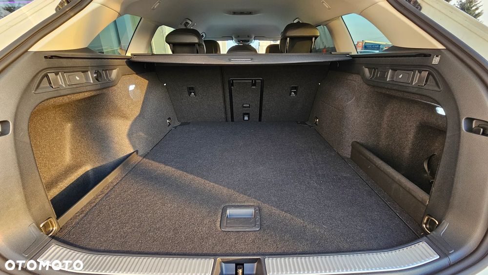 Volkswagen Passat - 35