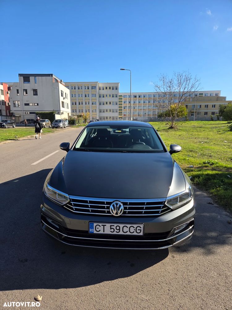 Volkswagen Passat - 1