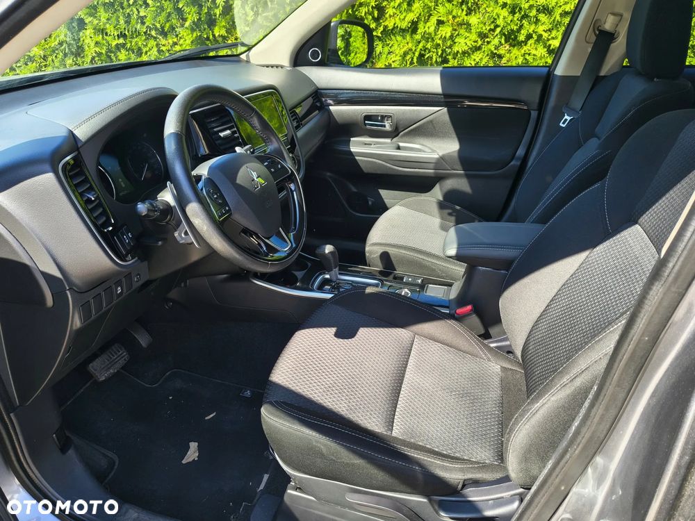 Mitsubishi Outlander - 16