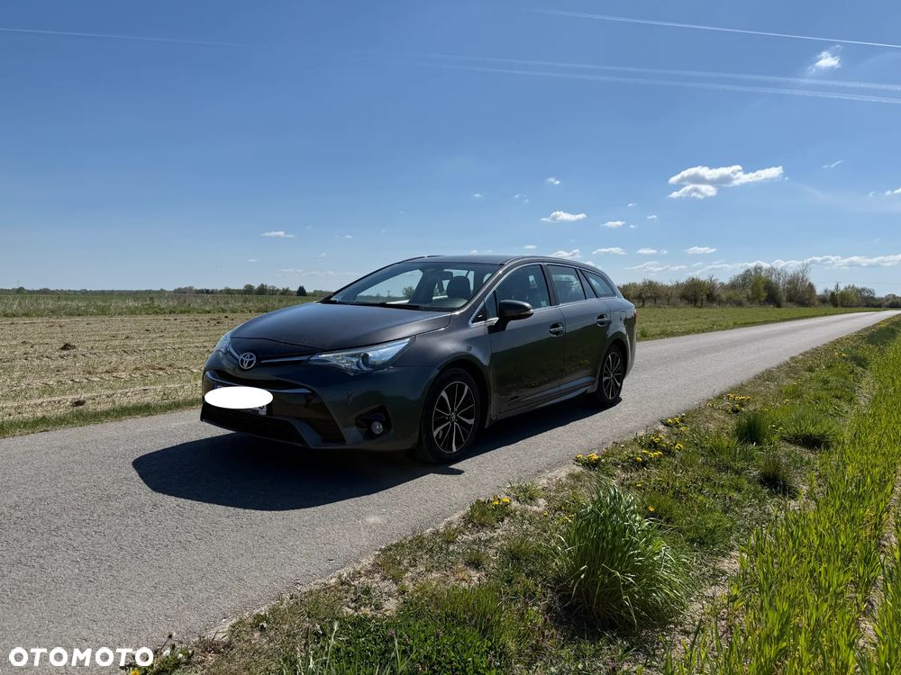 Toyota Avensis 2.0 D-4D Prestige - 2