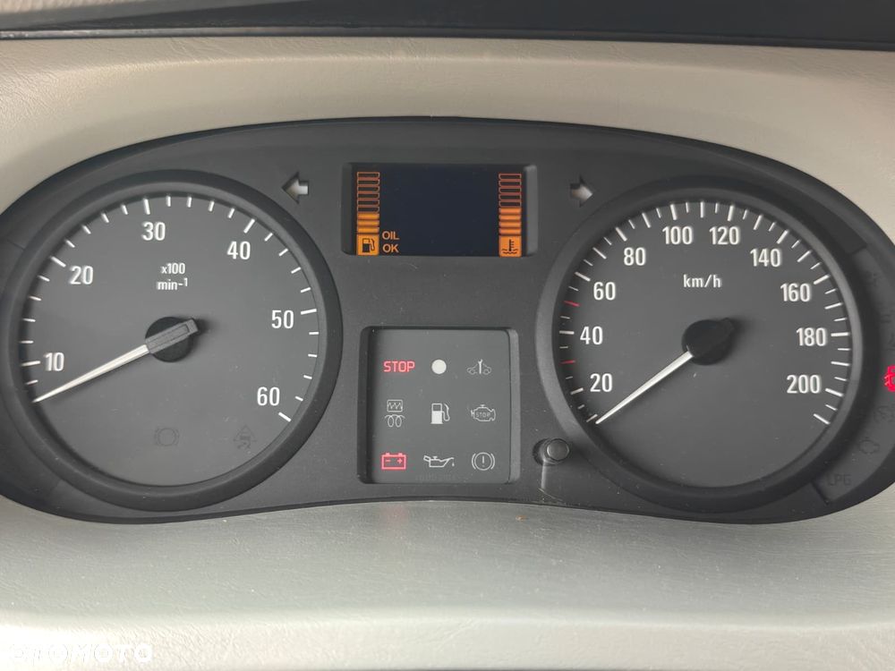 Opel Vivaro Tour - 23