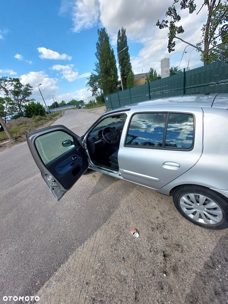 Renault Clio - 10