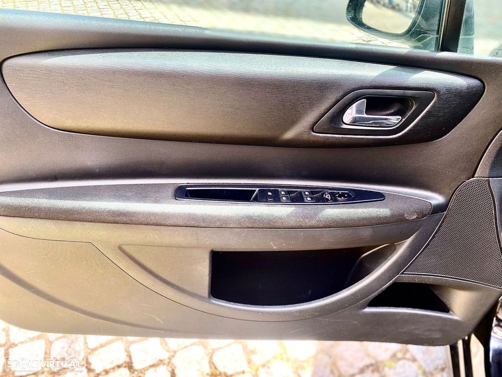 Citroën C4 Coupé 1.6 HDi 110 VTR - 13