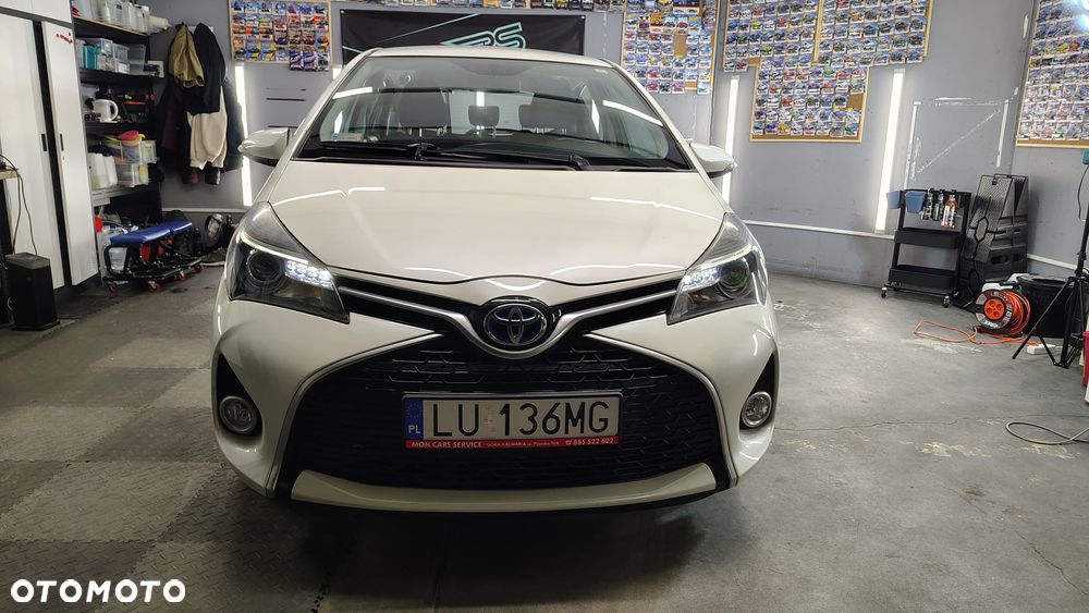 Toyota Yaris Hybrid 100 Premium - 2