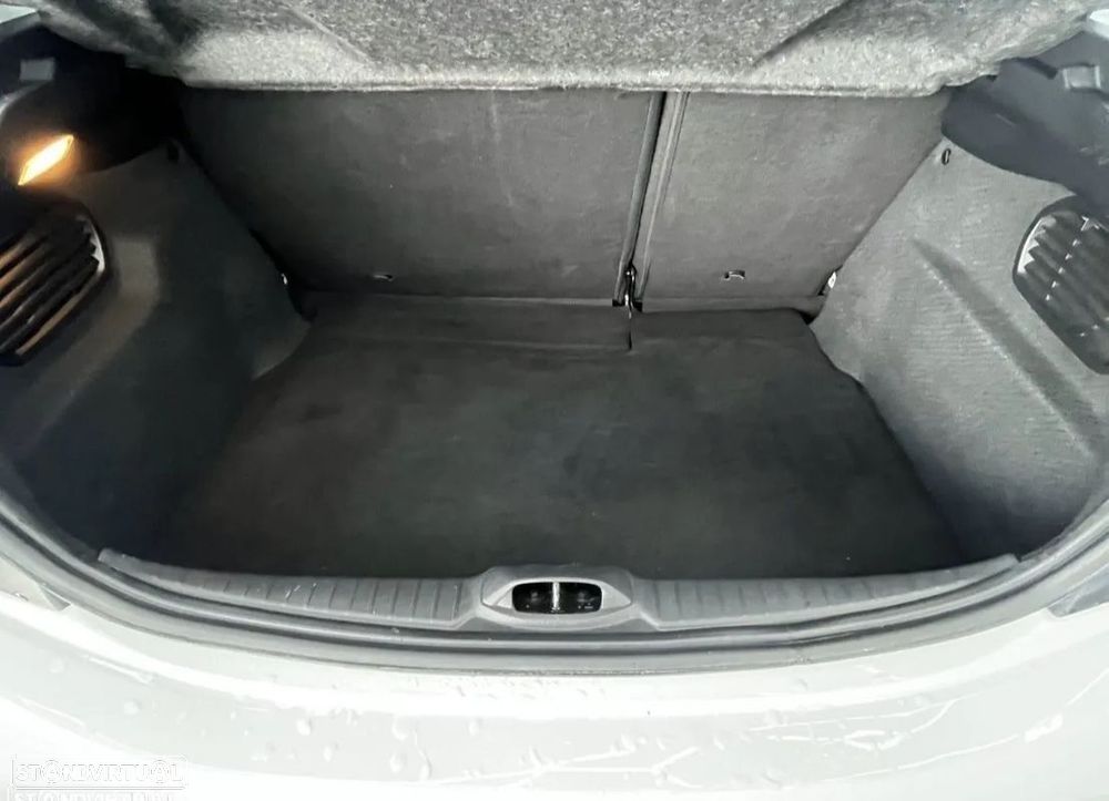 Peugeot 208 1.6 BlueHDi Active — fotografia 17
