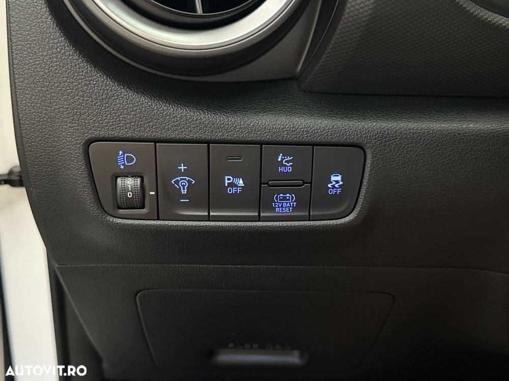Hyundai KONA - 15