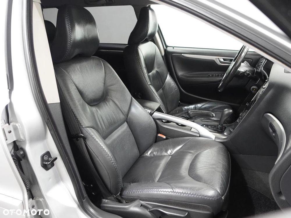 Volvo XC 70 D5 AWD Momentum - 27