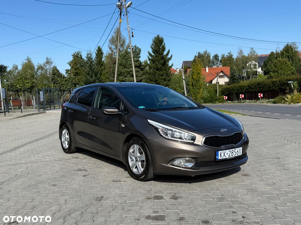 Kia Ceed - 8