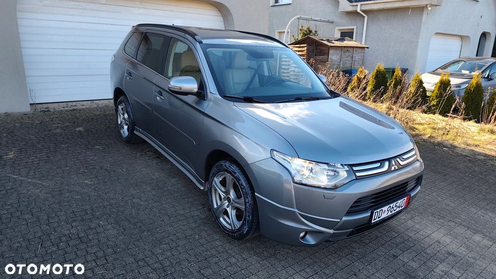 Mitsubishi Outlander 2.2 DI-D 4WD Automatik Diamant Edition+ - 26