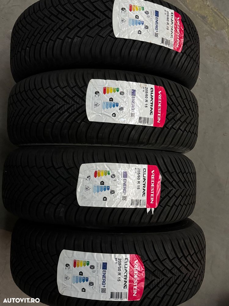 Vând 4 anvelope 205/60/15 vredestein de patru sezoane noi