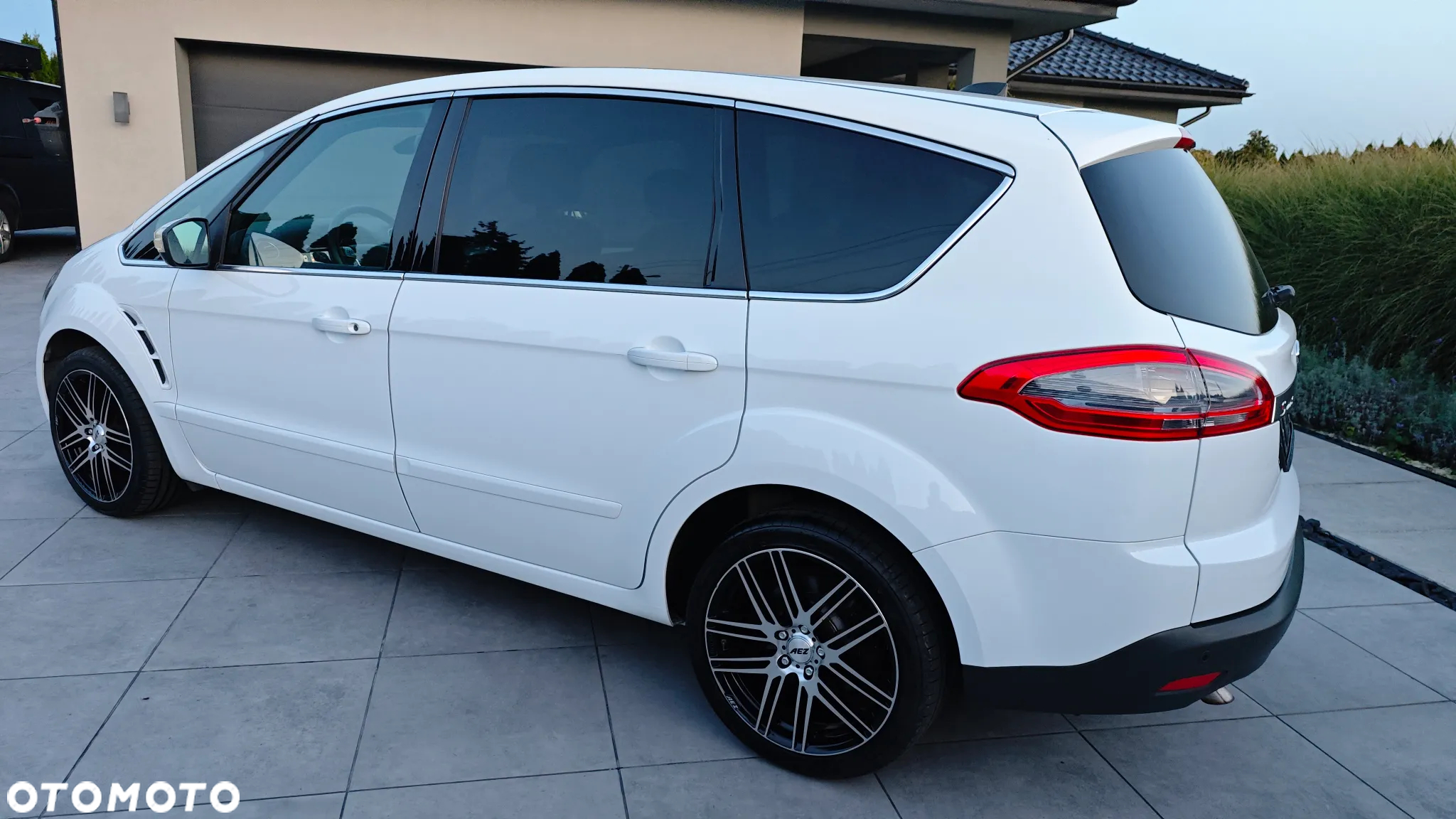 Ford S-Max 2.0 TDCi DPF Titanium - 13