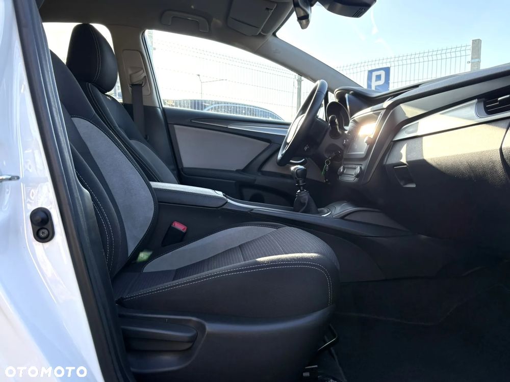 Toyota Avensis 1.8 Premium - 25