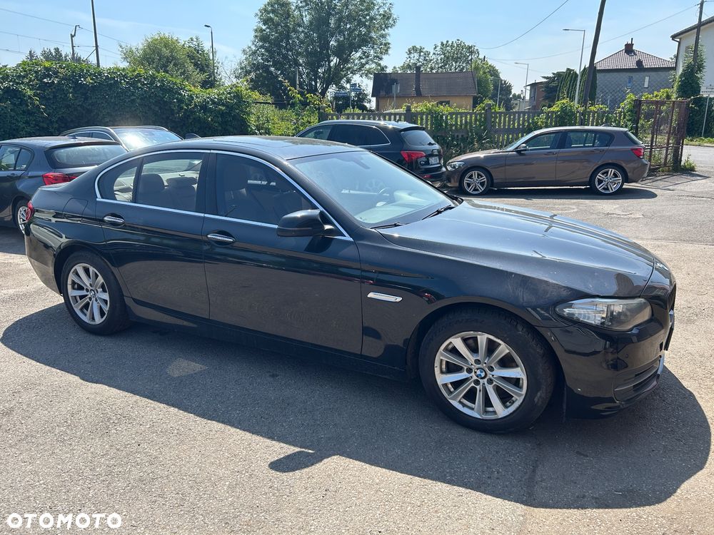BMW Seria 5 528i xDrive Luxury Line - 2