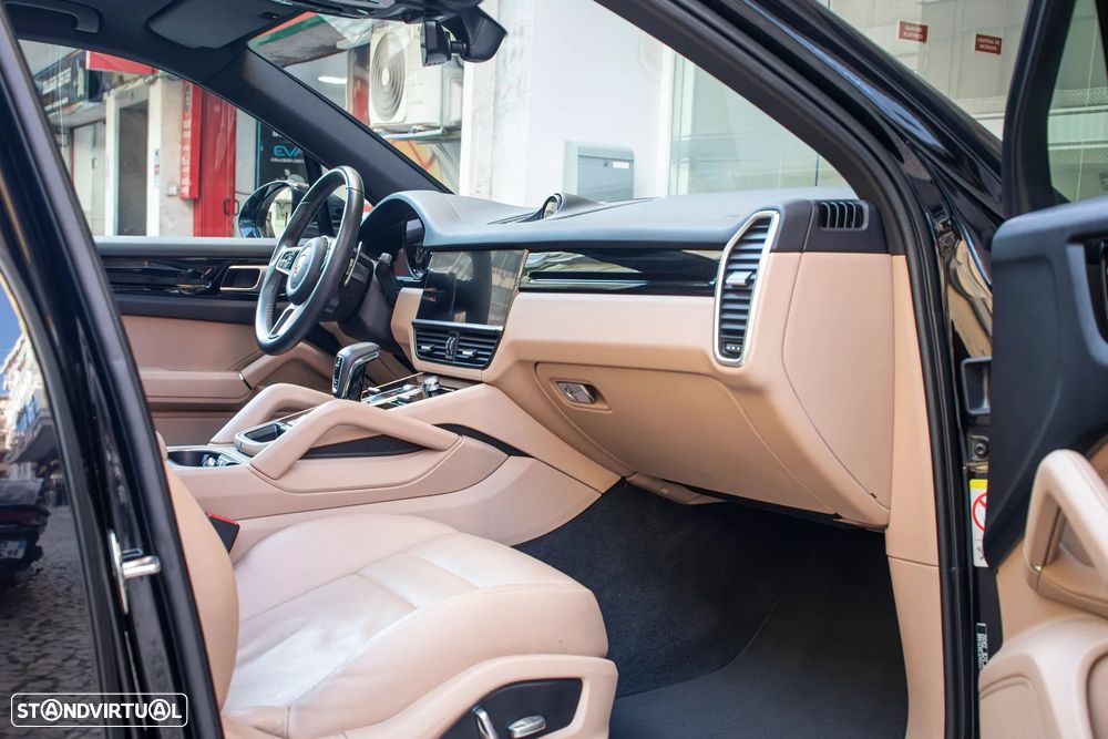 Porsche Cayenne - 25