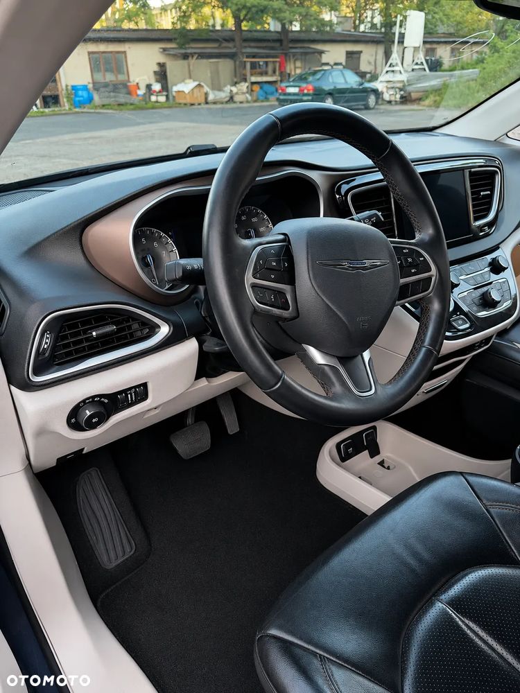 Chrysler Pacifica - 7