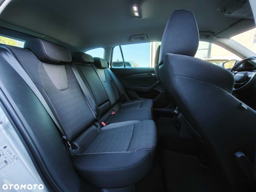 Skoda Octavia 2.0 TDI Selection DSG - 10