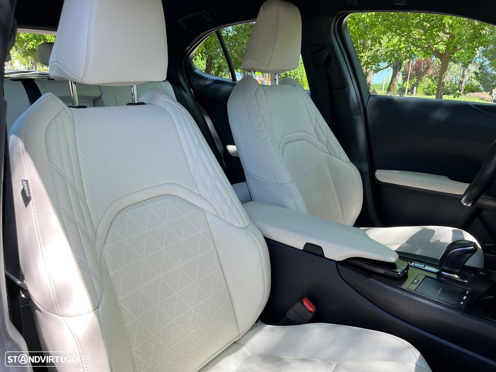 Lexus UX 300e Executive Line - 34