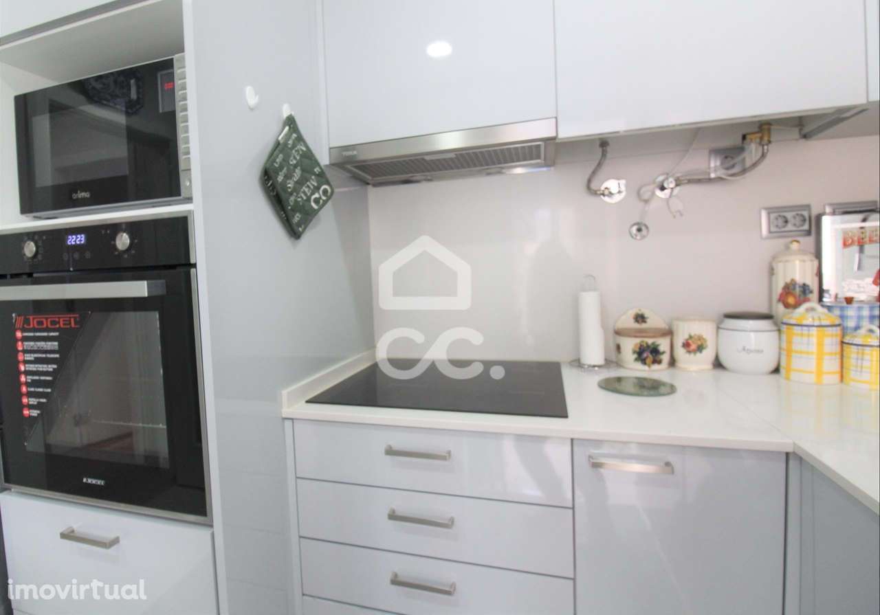 T2 com remodelação fantástica,  acesso a transportes e comércio, Cruz - Grande imagem: 3/35