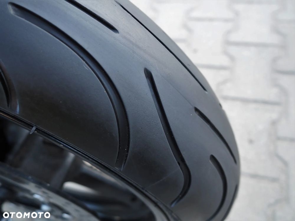 Yamaha R1 - 16