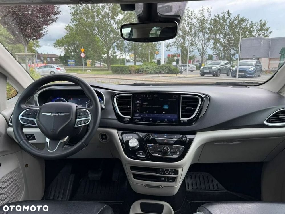 Chrysler Pacifica - 17