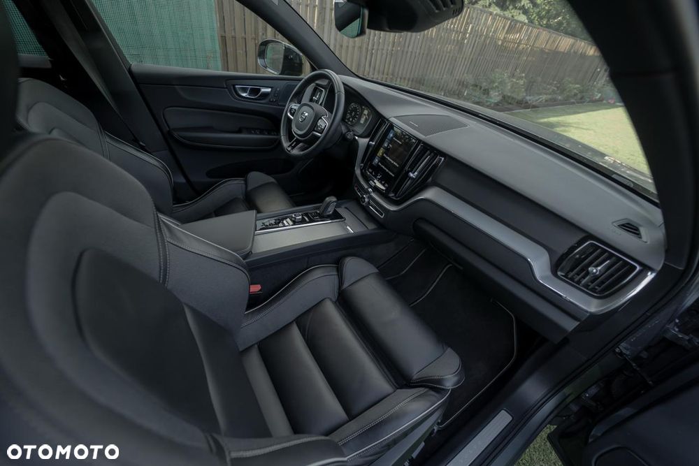 Volvo XC 60 B4 D AWD R-Design - 27