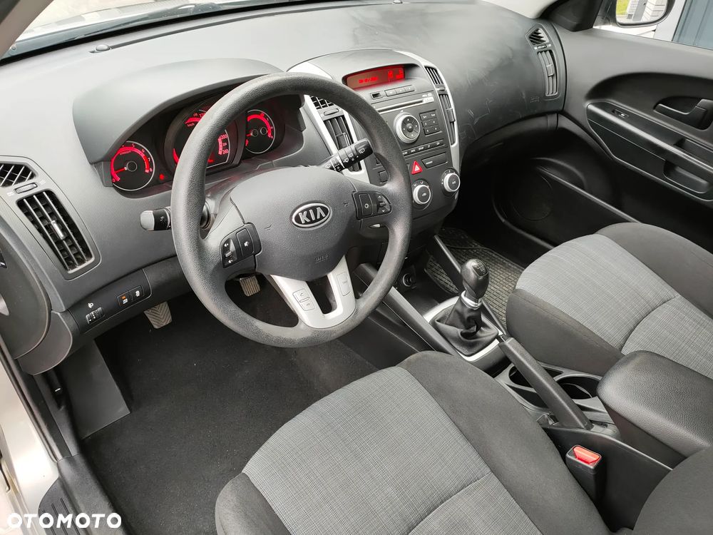 Kia Ceed 1.4 CVVT Attract - 11