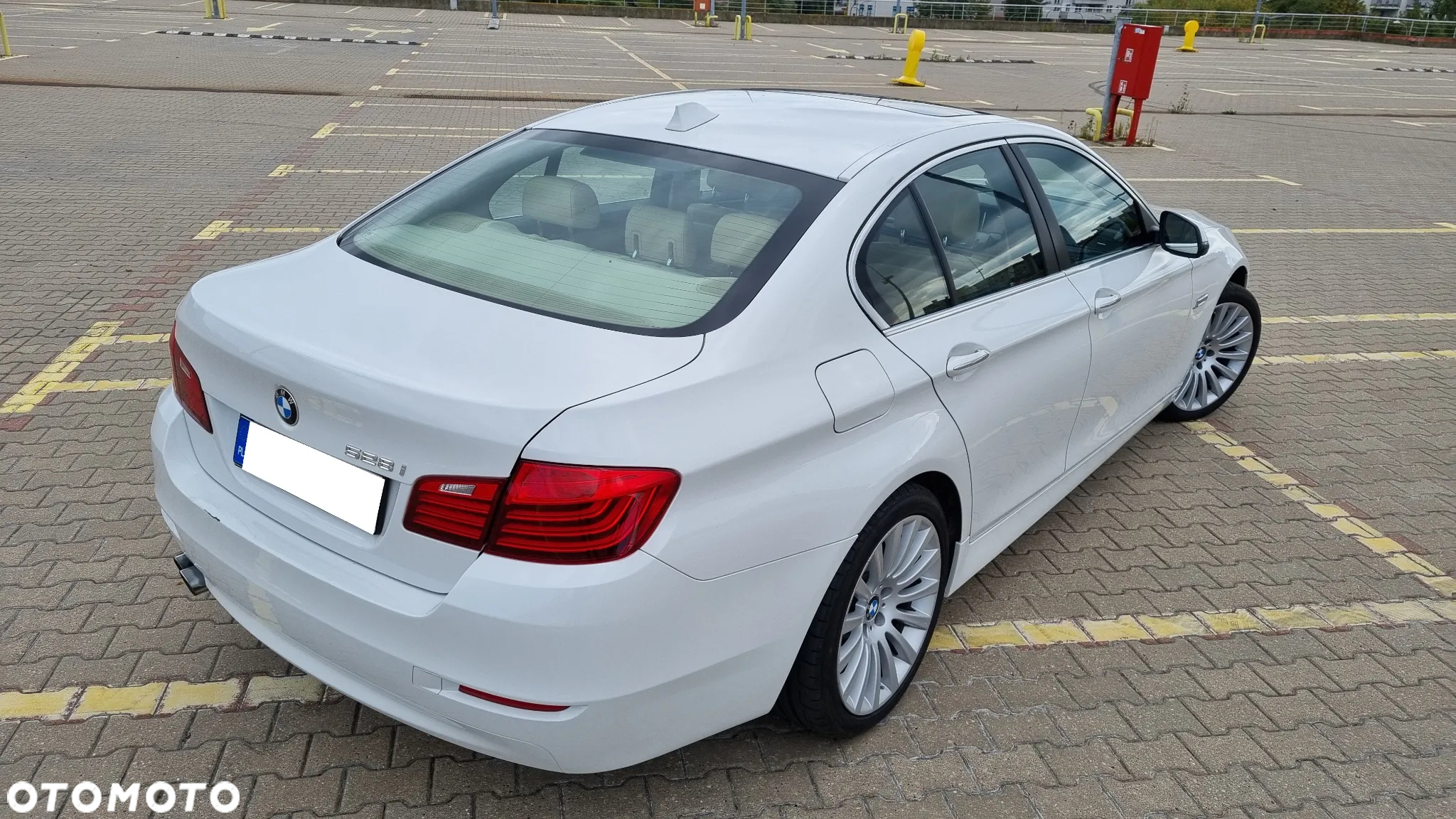 BMW Seria 5 528i - 10