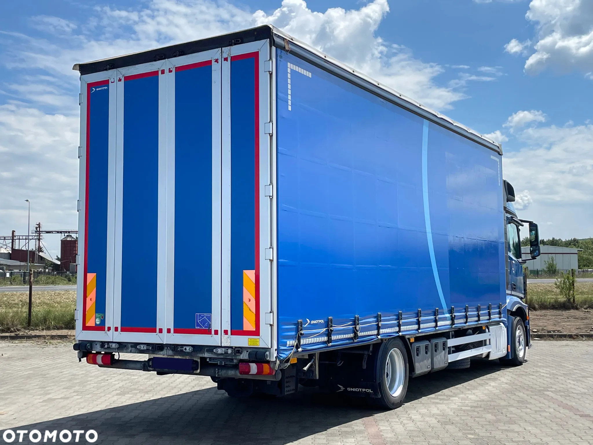 Mercedes-Benz ACTROS 1830 / PRZESTRZENNY 60M3 / 7,75 M / SALON PL - 3