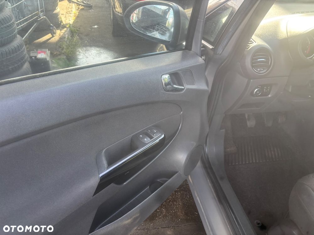 Opel Corsa 1.2 16V Cosmo - 16