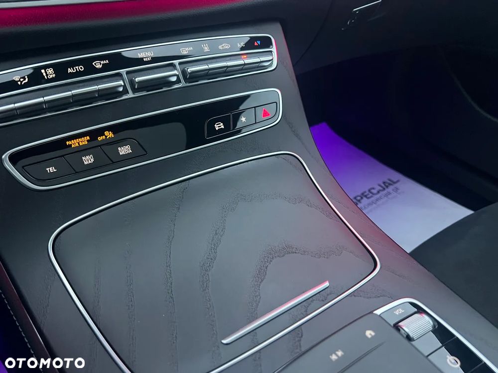 Mercedes-Benz Klasa E 200 4-Matic 9G-TRONIC - 25