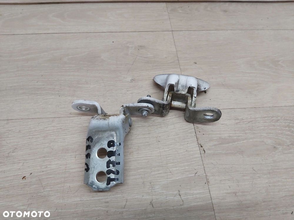 Toyota Avensis T27 Lift T29 14-18r Zawiasy drzwi prawy przód komplet 040 - 1