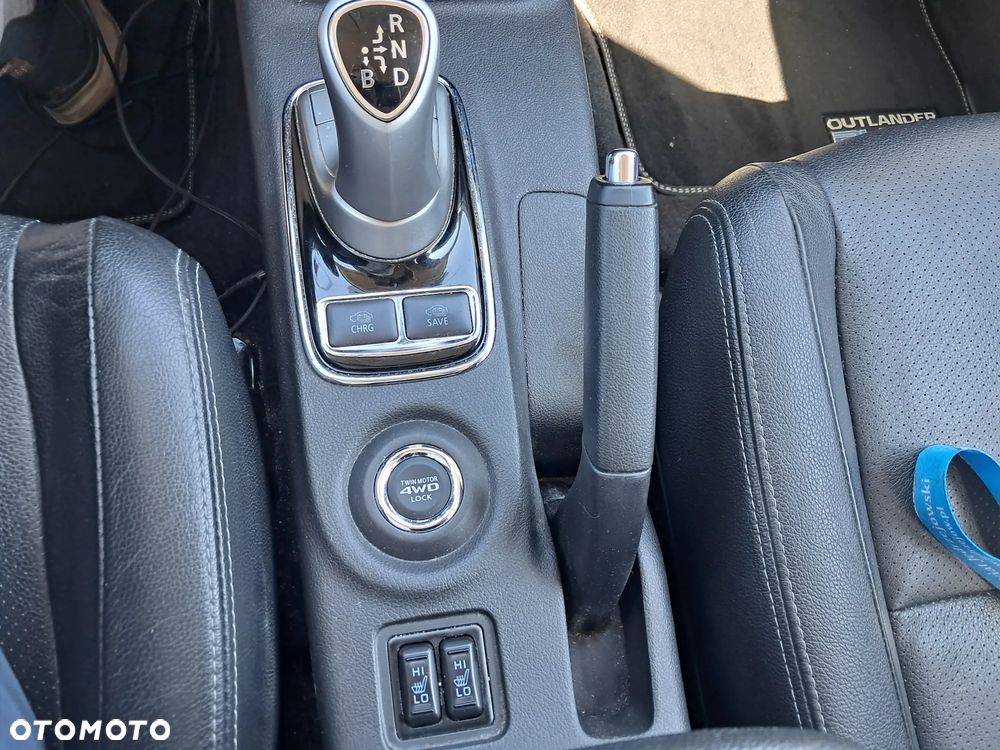 Mitsubishi Outlander Intense + - 10