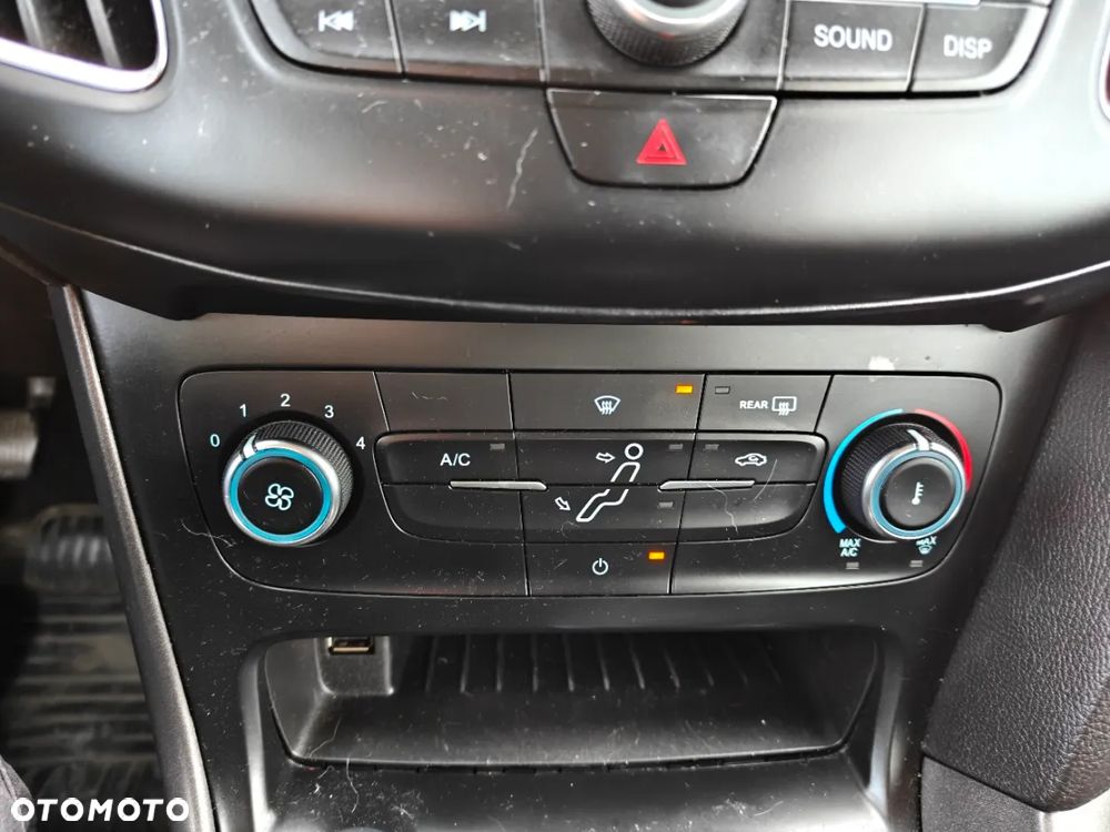 Ford Focus SW 1.5 TDCi SYNC Edition - 17