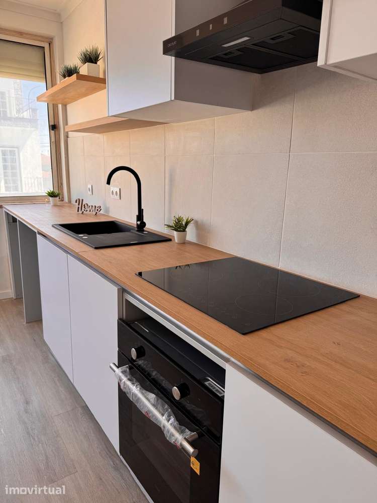 Vende-se apartamento T2 localizado na Quinta do Conde, no 1.º andar - Grande imagem: 5/15