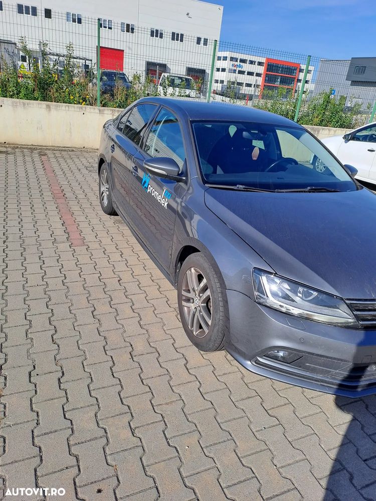 Volkswagen Jetta - 2