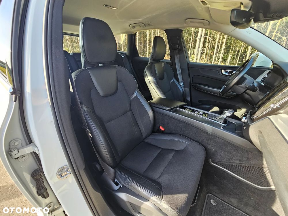 Volvo XC 60 T4 Momentum Pro - 12