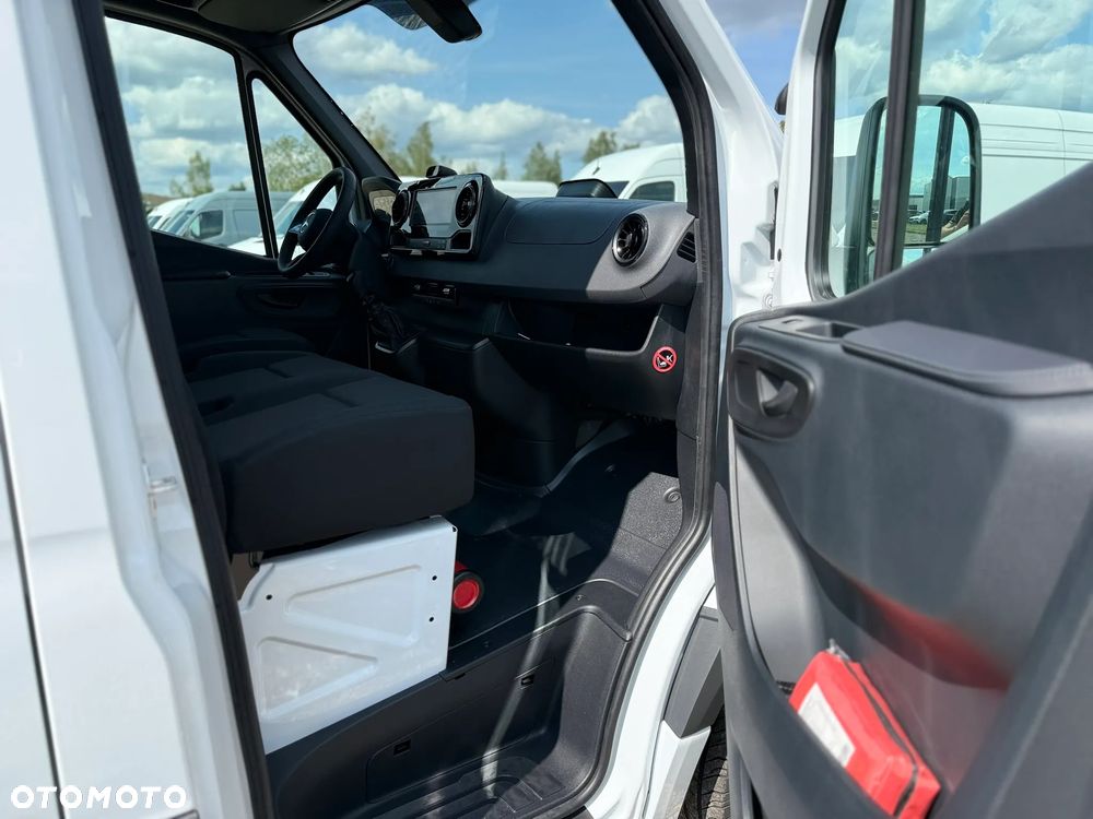 Mercedes-Benz Sprinter - 21