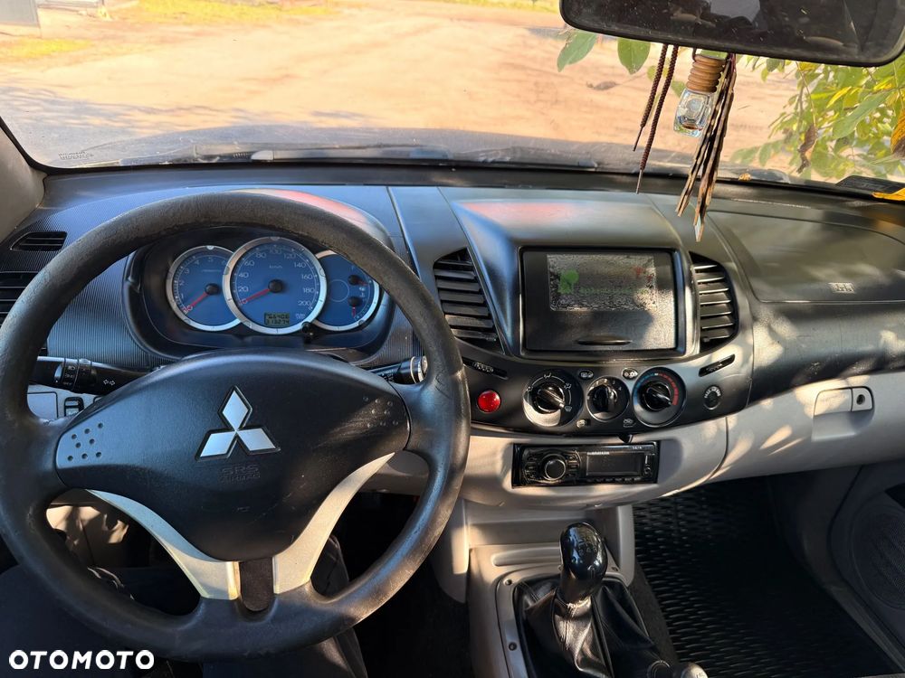 Mitsubishi L200 - 13