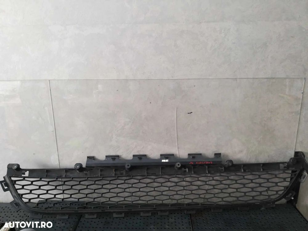Grila inferioara bara fata land rover discovery sport 1 fk7217k945apia01 - 2